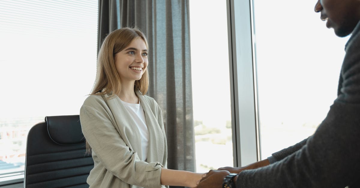 préparez-vous à réussir votre entretien d'embauche avec nos conseils pratiques et astuces. découvrez comment répondre aux questions courantes, impressionner les recruteurs et mettre en avant vos compétences pour décrocher le poste de vos rêves.