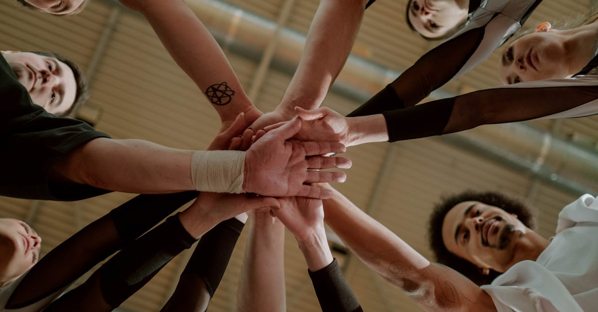 découvrez comment renforcer la cohésion d'équipe au sein de votre entreprise. apprenez des stratégies et des conseils pratiques pour favoriser l'esprit d'équipe, améliorer la communication et atteindre des objectifs communs efficacement.