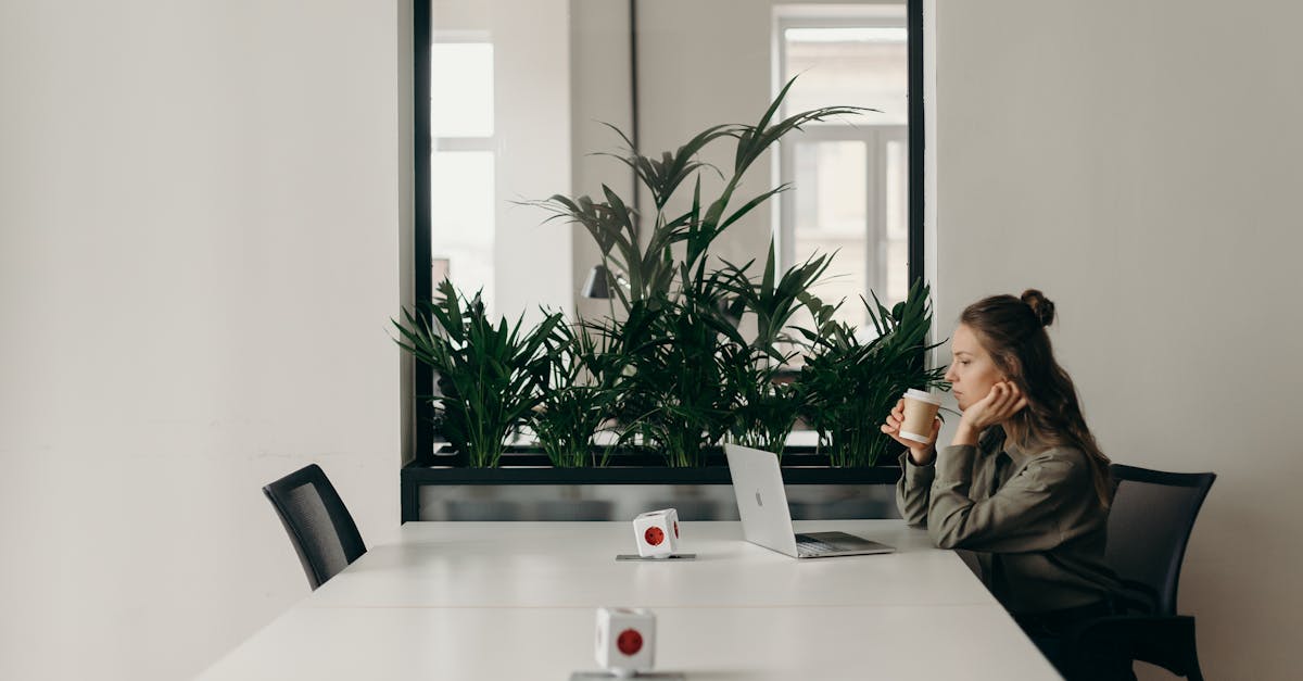 découvrez les profils clés des métiers qui façonnent l'avenir du travail. explorez les compétences, les responsabilités et les tendances des postes essentiels dans divers secteurs pour mieux orienter votre carrière.