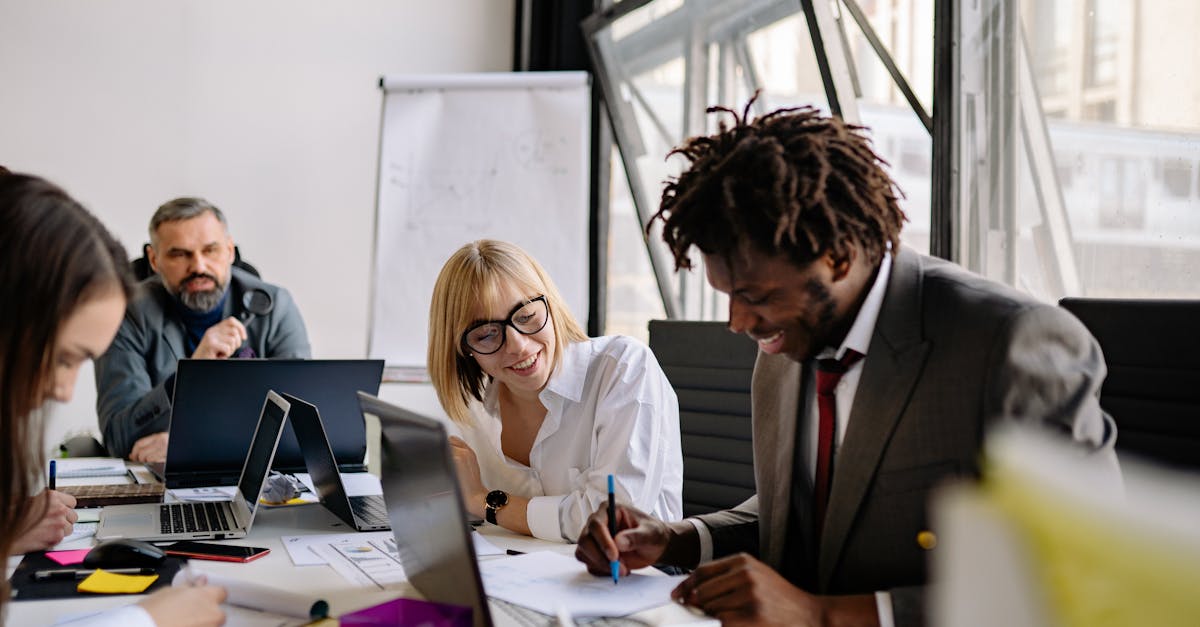 découvrez comment les synergies professionnelles peuvent propulser votre carrière et optimiser la collaboration au sein de votre entreprise. apprenez à bâtir des relations solides et à créer des opportunités uniques grâce à des partenariats stratégiques.