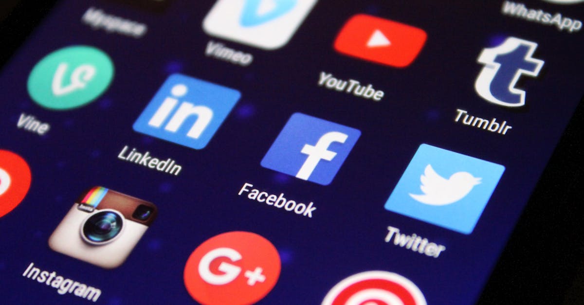 Maîtriser les réseaux sociaux pour attirer les talents