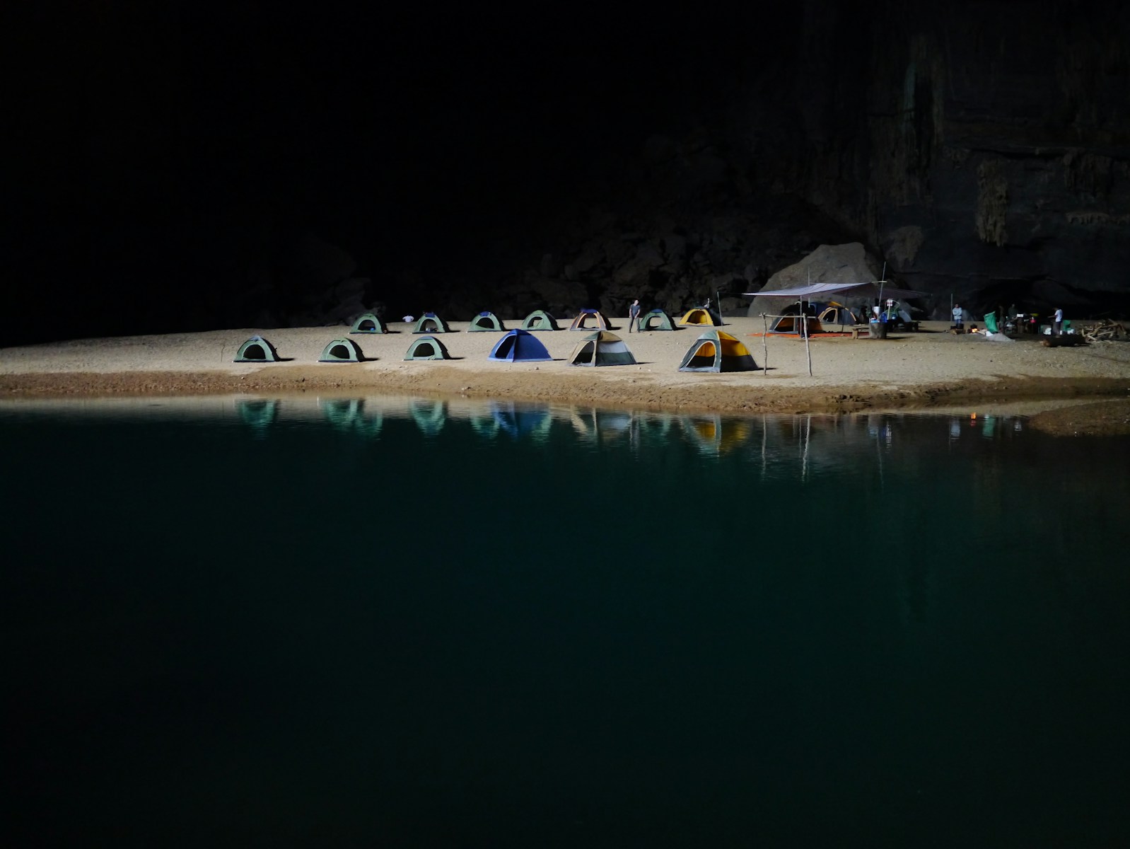 Séjour de rêve en Drôme Provençale : découvrez un camping paradisiaque avec piscine à Grignan